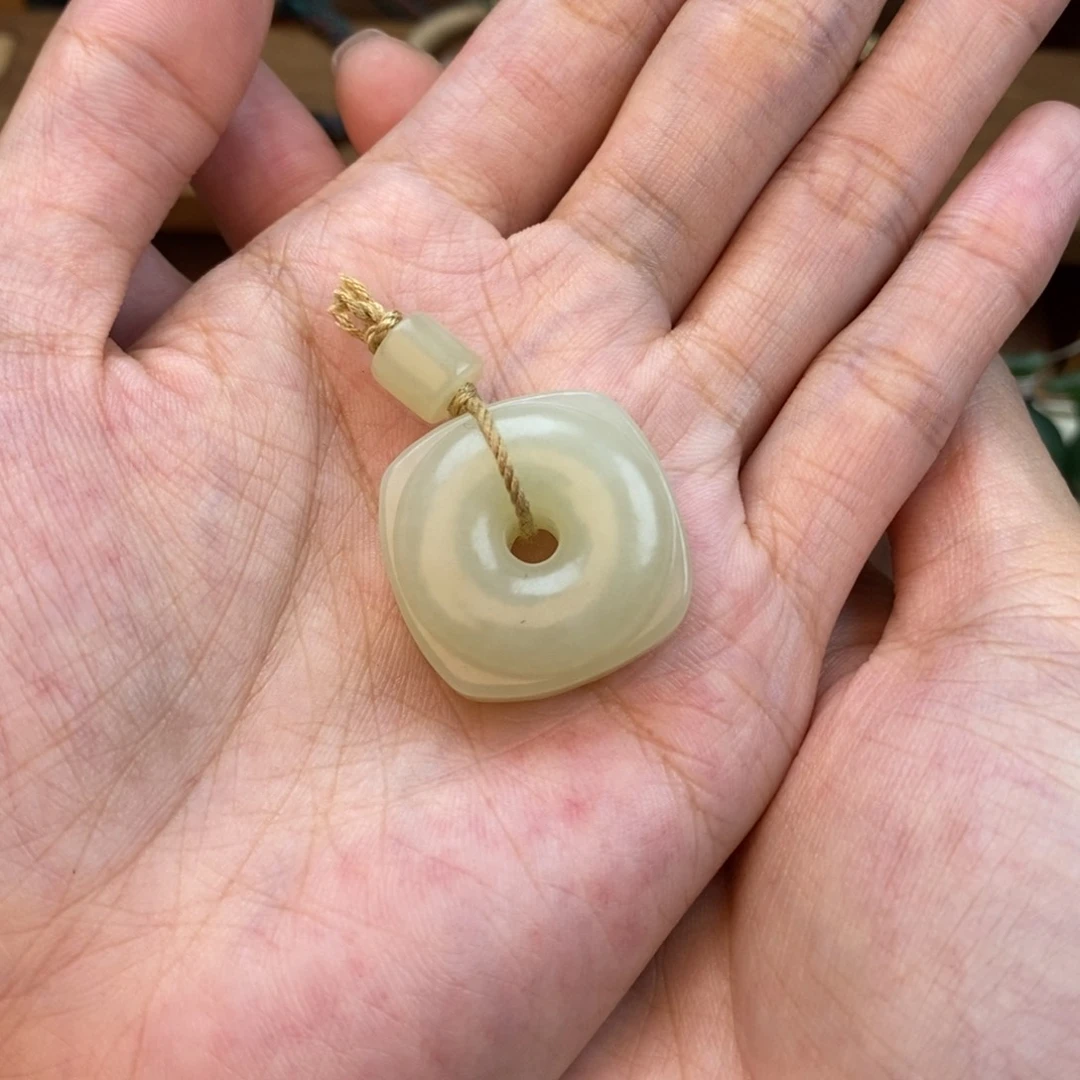 巧****和田玉未镶嵌颈饰