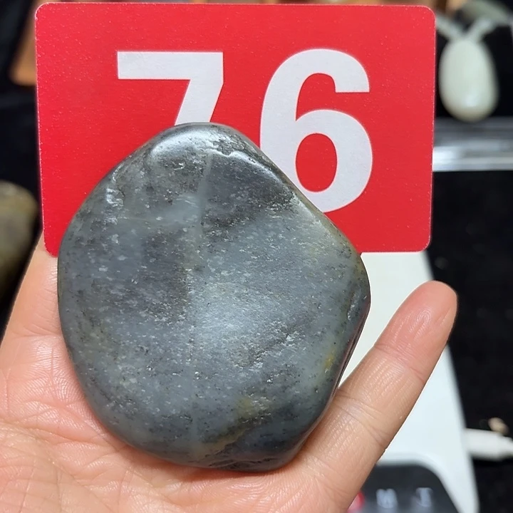 和田玉未镶嵌把件