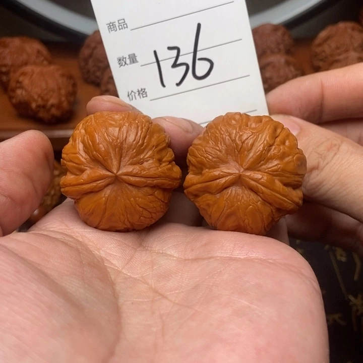 文玩核桃吊坠37元宝异形