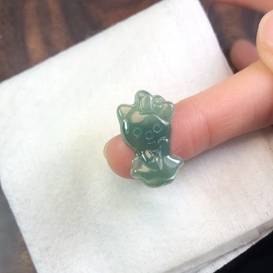 翡翠未镶嵌颈饰缅甸A货，每天下午1点半开播