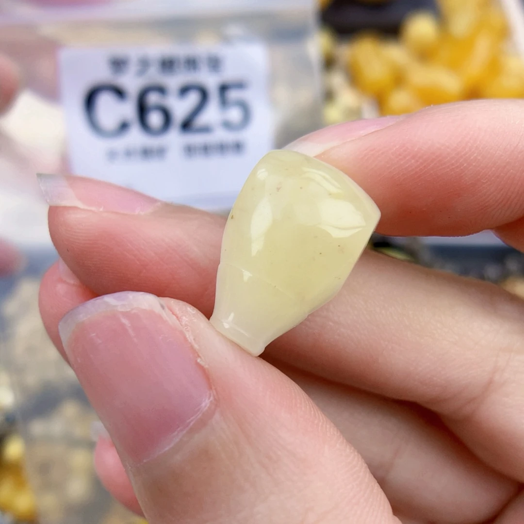 未镶嵌琥珀珠宝奇石11.2