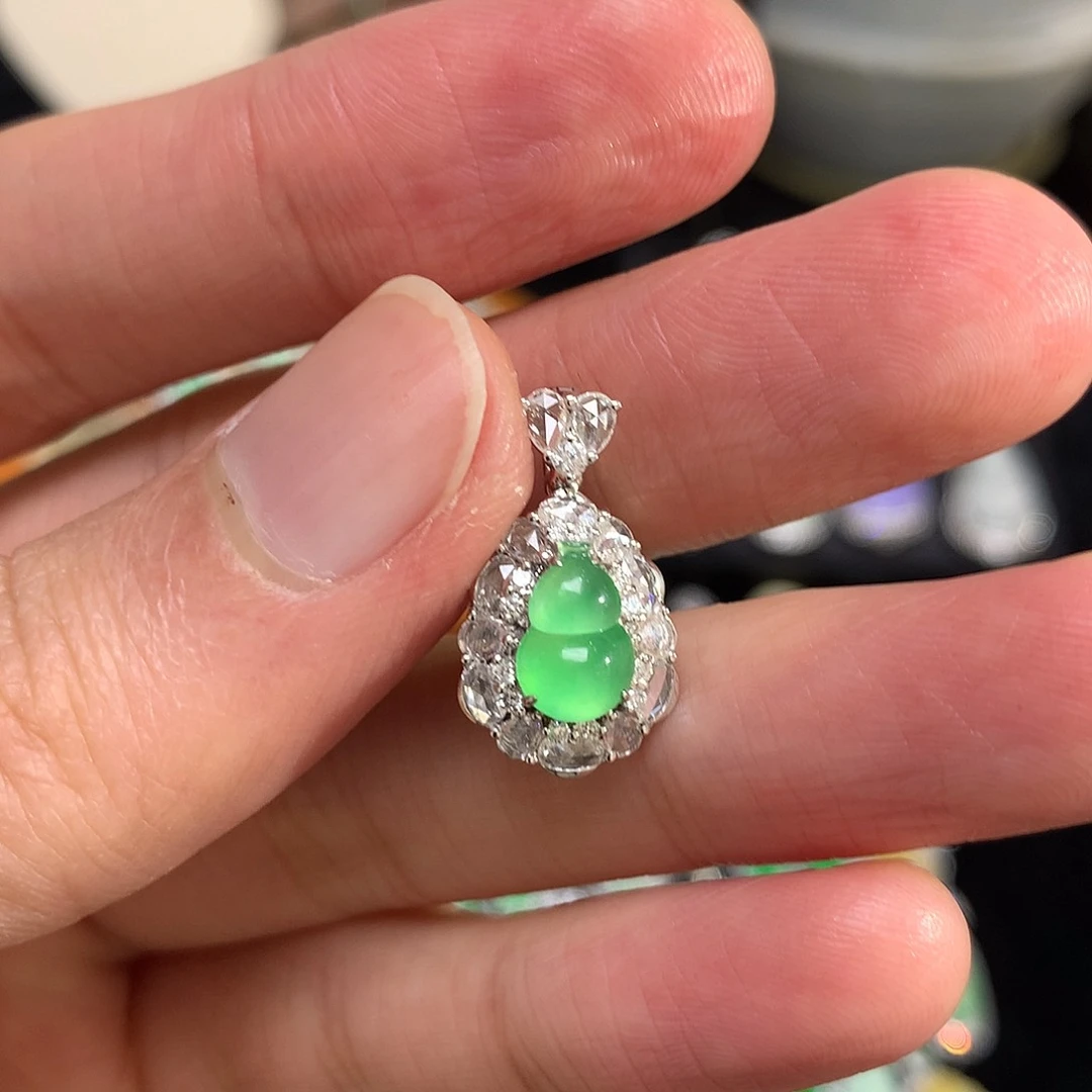 翡翠吊坠(不含链)18K金镶嵌