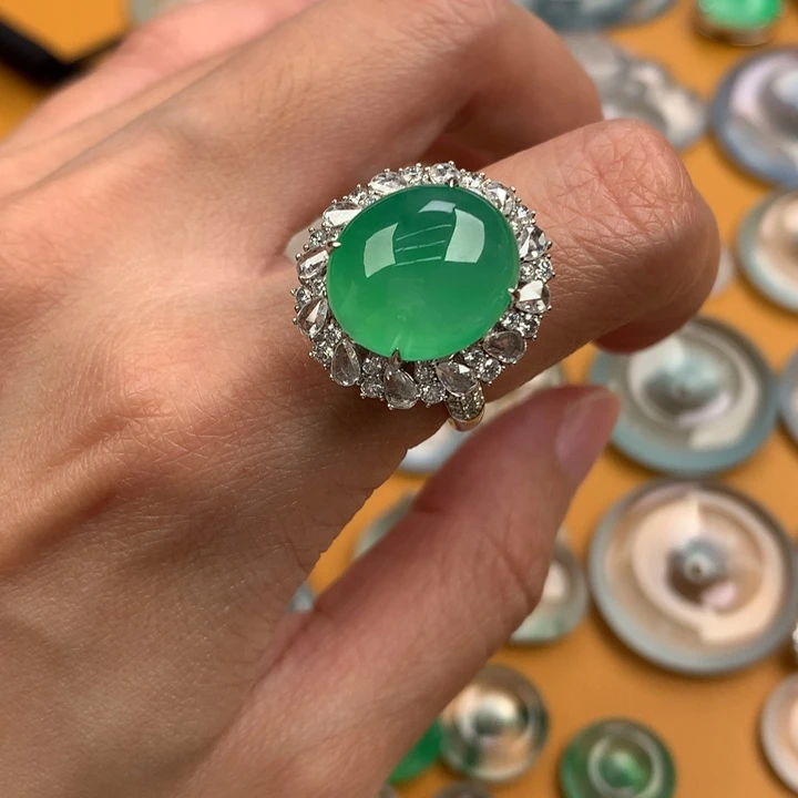 颈饰未镶嵌翡翠…..