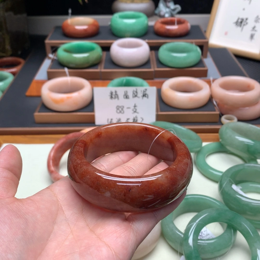 如***意石英质玉（非洲翠）未镶嵌舍