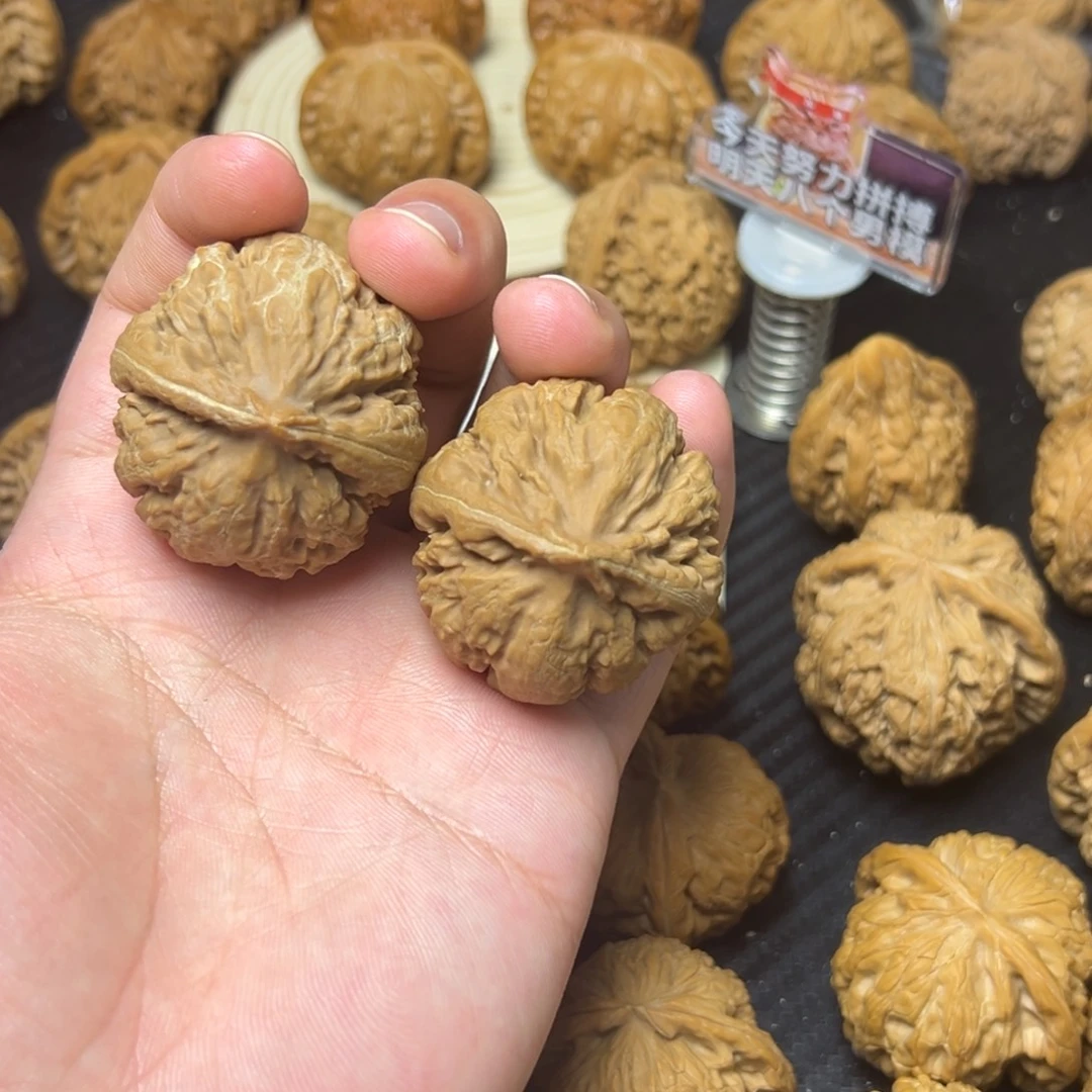 文玩核桃吊坠霸王龙