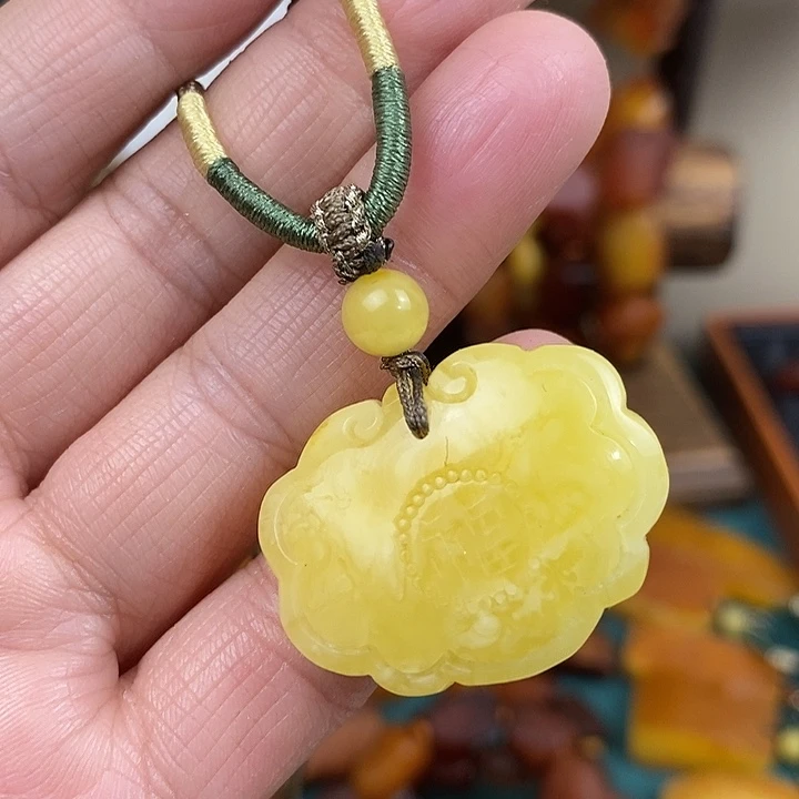 琥珀未镶嵌颈饰吊坠