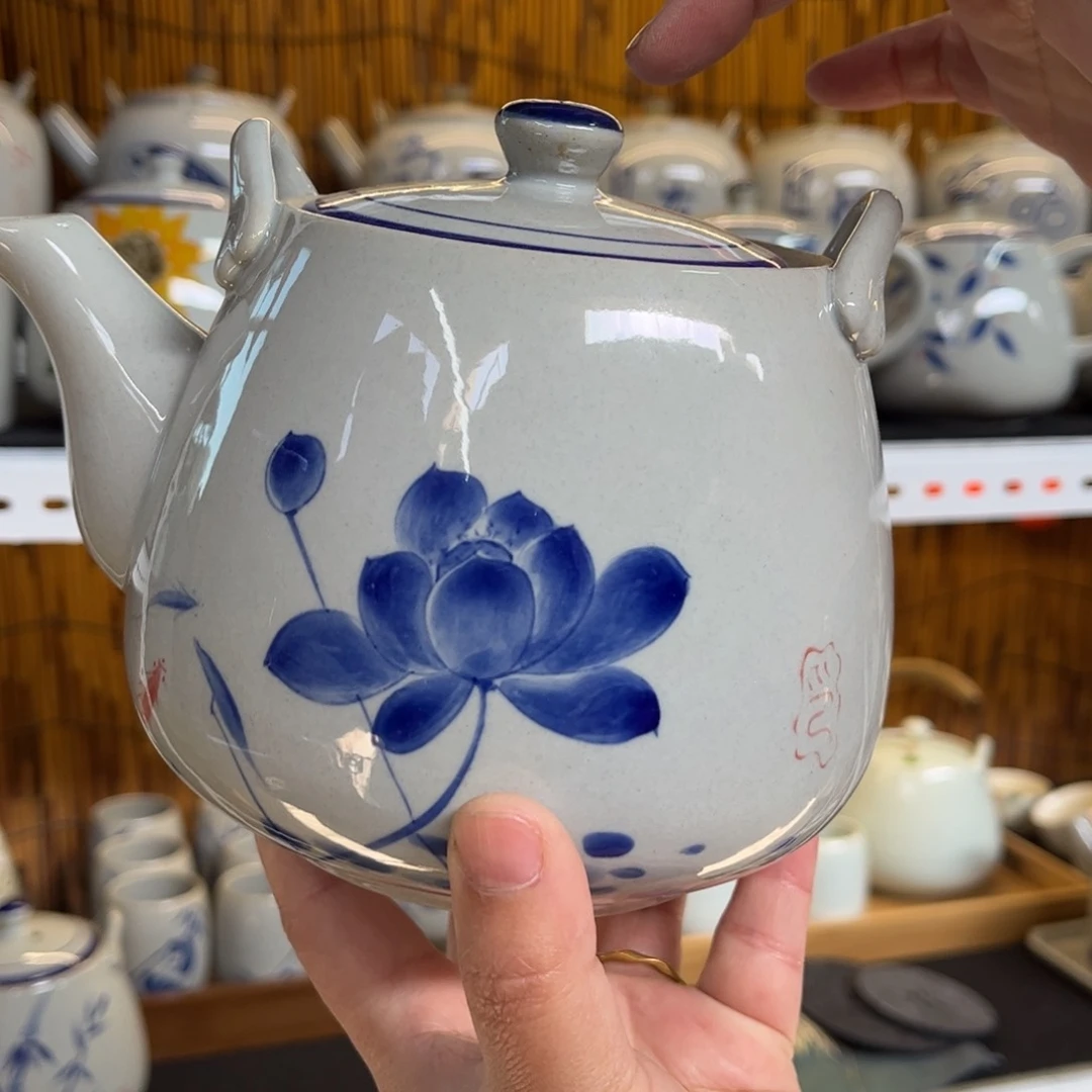 孤品，单壶。。。。。。。荷花提梁。。。。。。