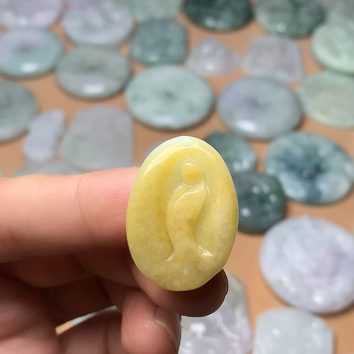 翡翠未镶嵌颈饰悟道