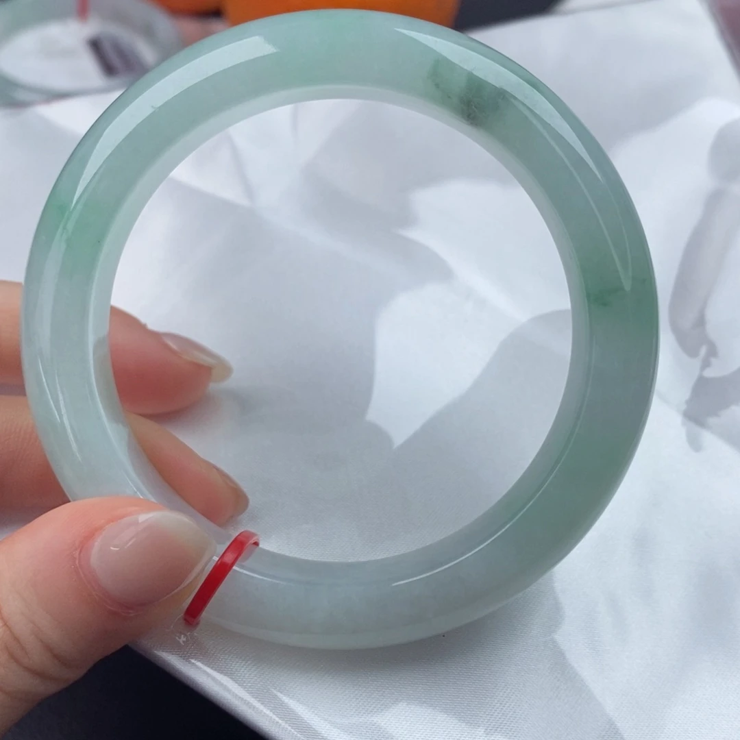 翡翠手镯未镶嵌57圈口