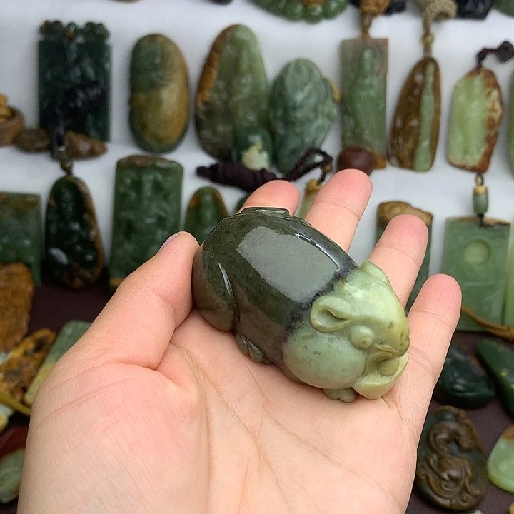 岫岩河磨玉（透闪石质玉）未镶嵌把件