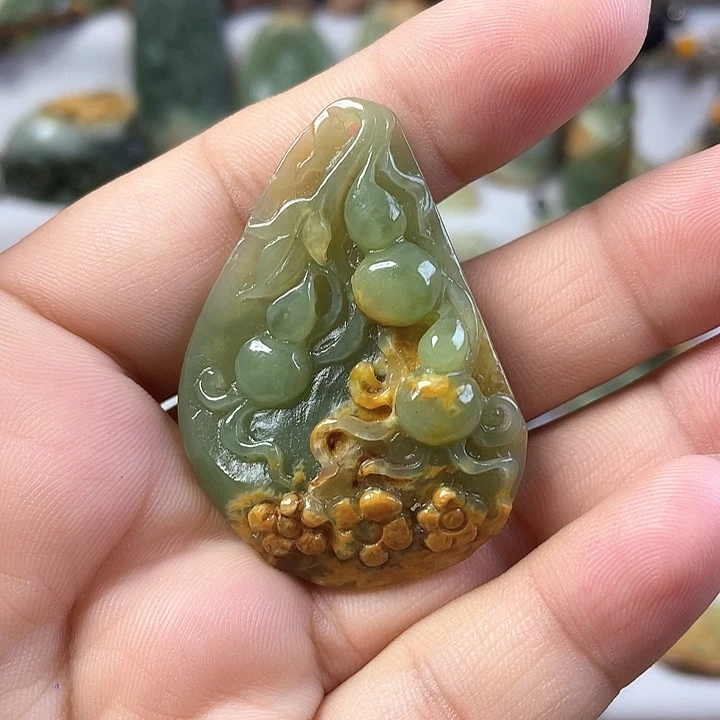 岫岩河磨玉（透闪石质玉）未镶嵌吊坠(不含链)
