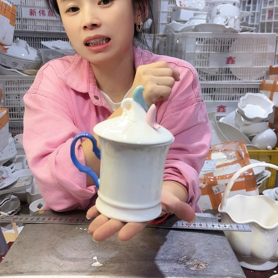 盘微瑕产品………小鸟水杯两个