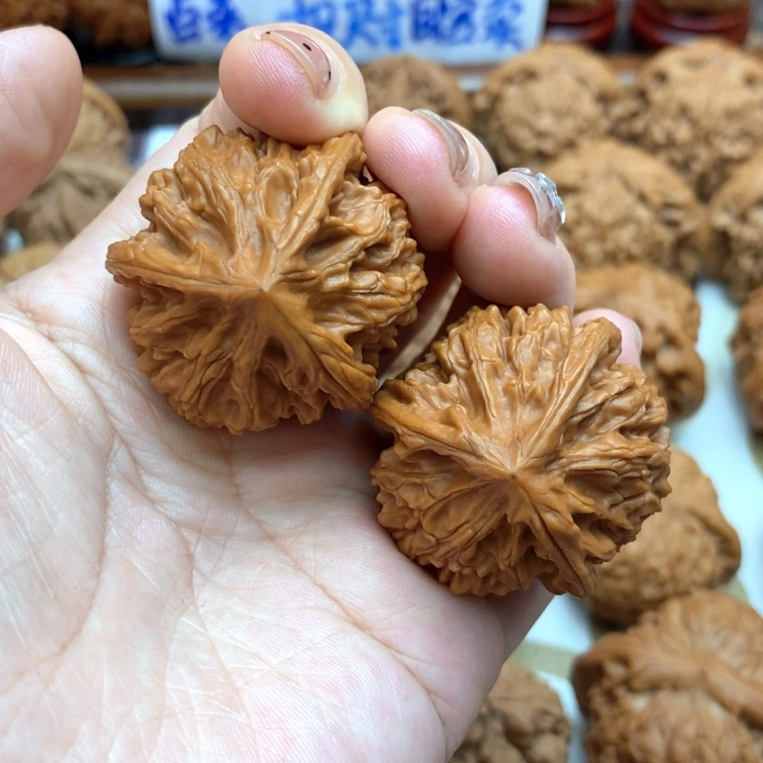 【闪购商品】文玩核桃吊坠38尺文山奔