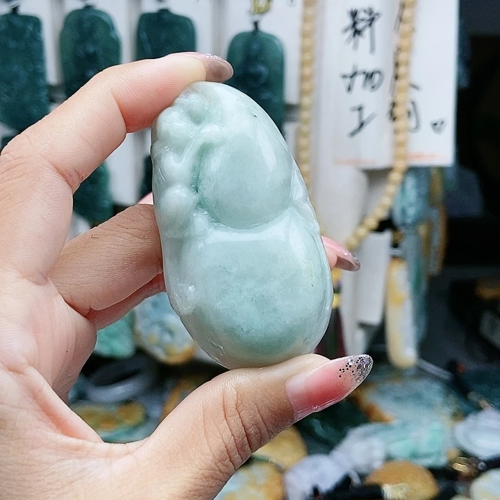 颈饰足铂镶嵌翡翠翡翠