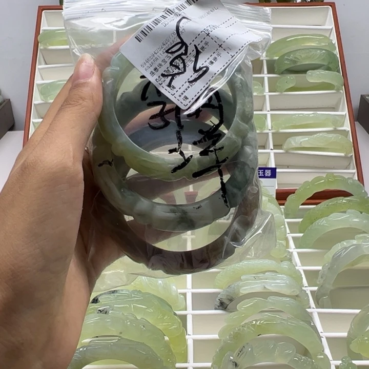 *****蛇纹石玉未镶嵌手镯