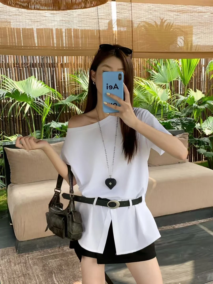 「小吴家」胖mm不规则下摆开叉斜肩短袖t恤女夏季宽松辣妹露肩上衣