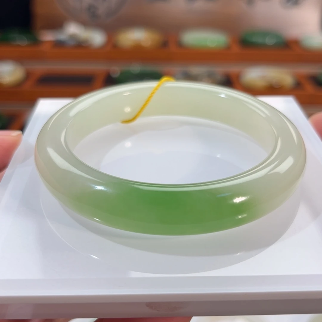 和田玉未镶嵌手镯白底翠青