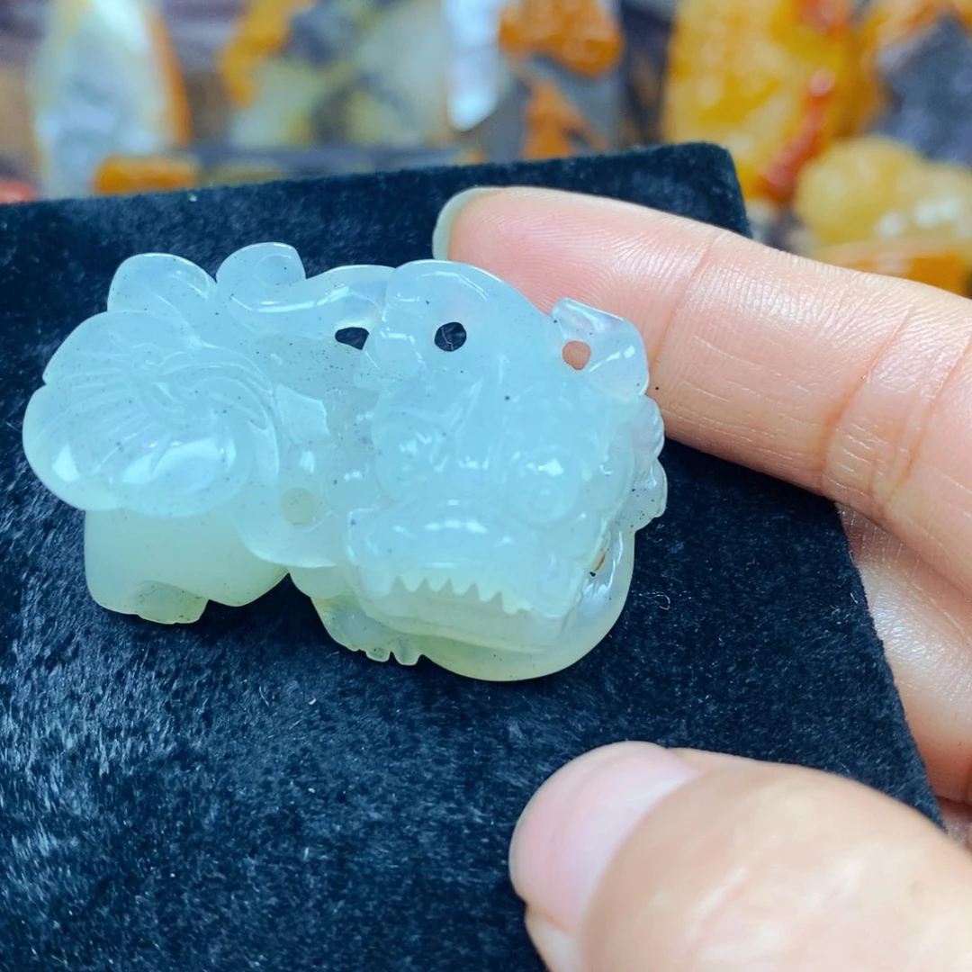 未镶嵌石英质玉（黄龙玉）颈饰