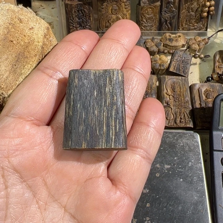 沉香吊坠黑棋楠沉香吊坠6克