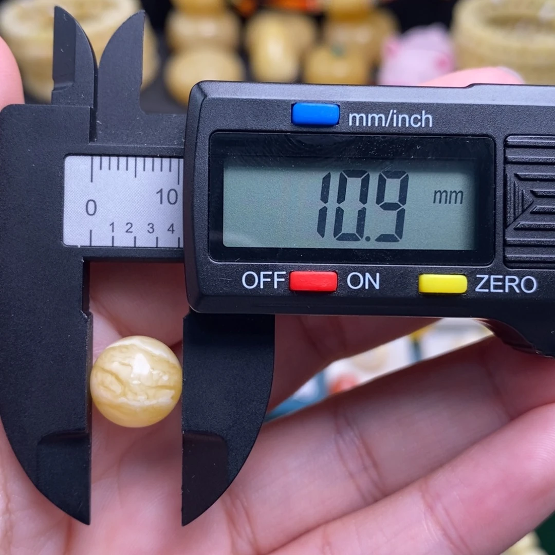 蜜蜡未镶嵌珠宝奇石