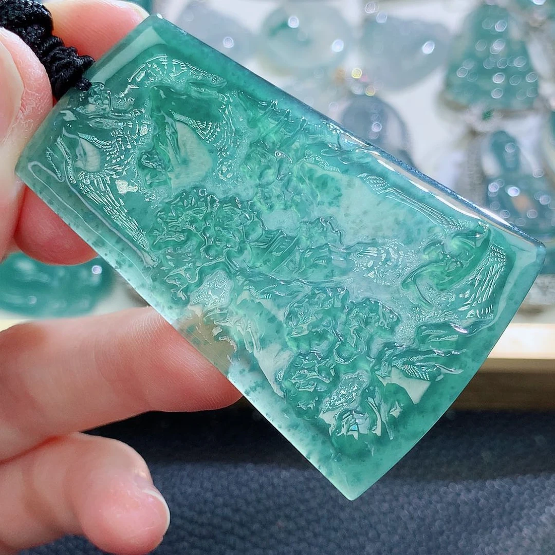 翡翠挂件未镶嵌翡翠