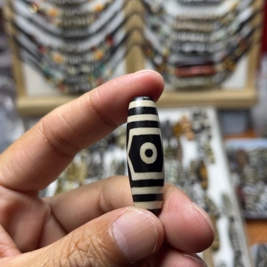 8***.玛瑙/玉髓未镶嵌颈饰