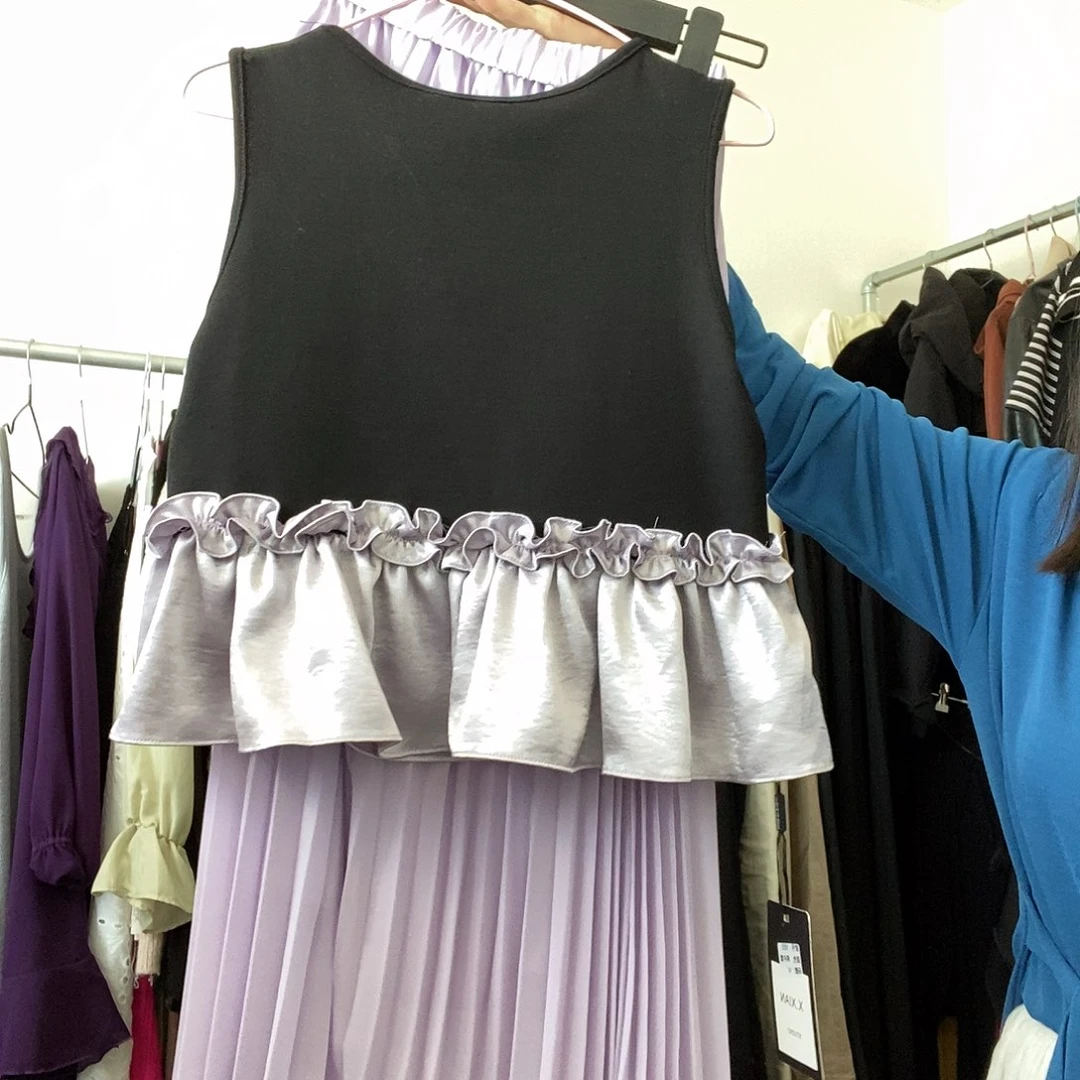 紫色背心连衣裙黑色