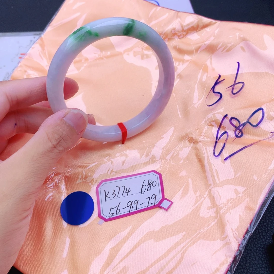 翡翠手镯未镶嵌翡翠
