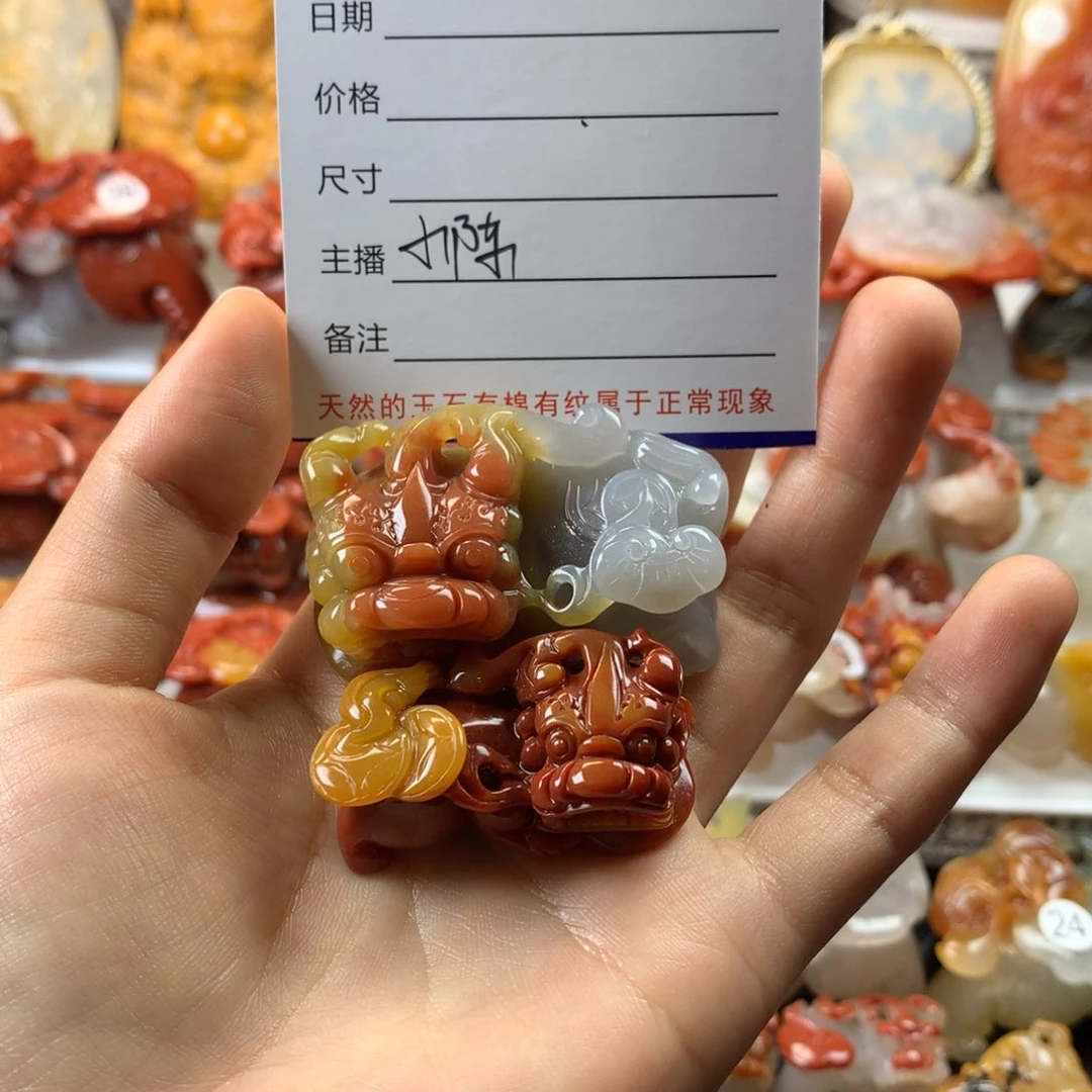 石英质玉（黄龙玉）挂件未镶嵌青****。