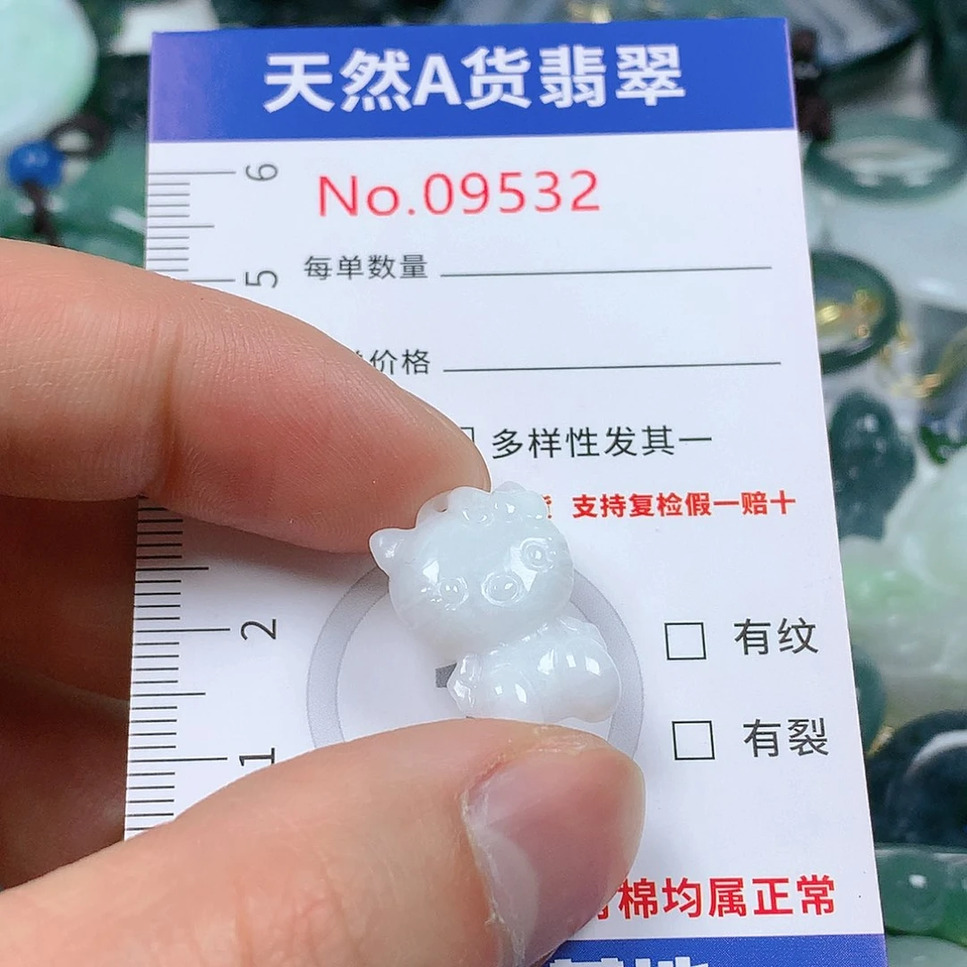 翡翠颈饰未镶嵌天然翡翠