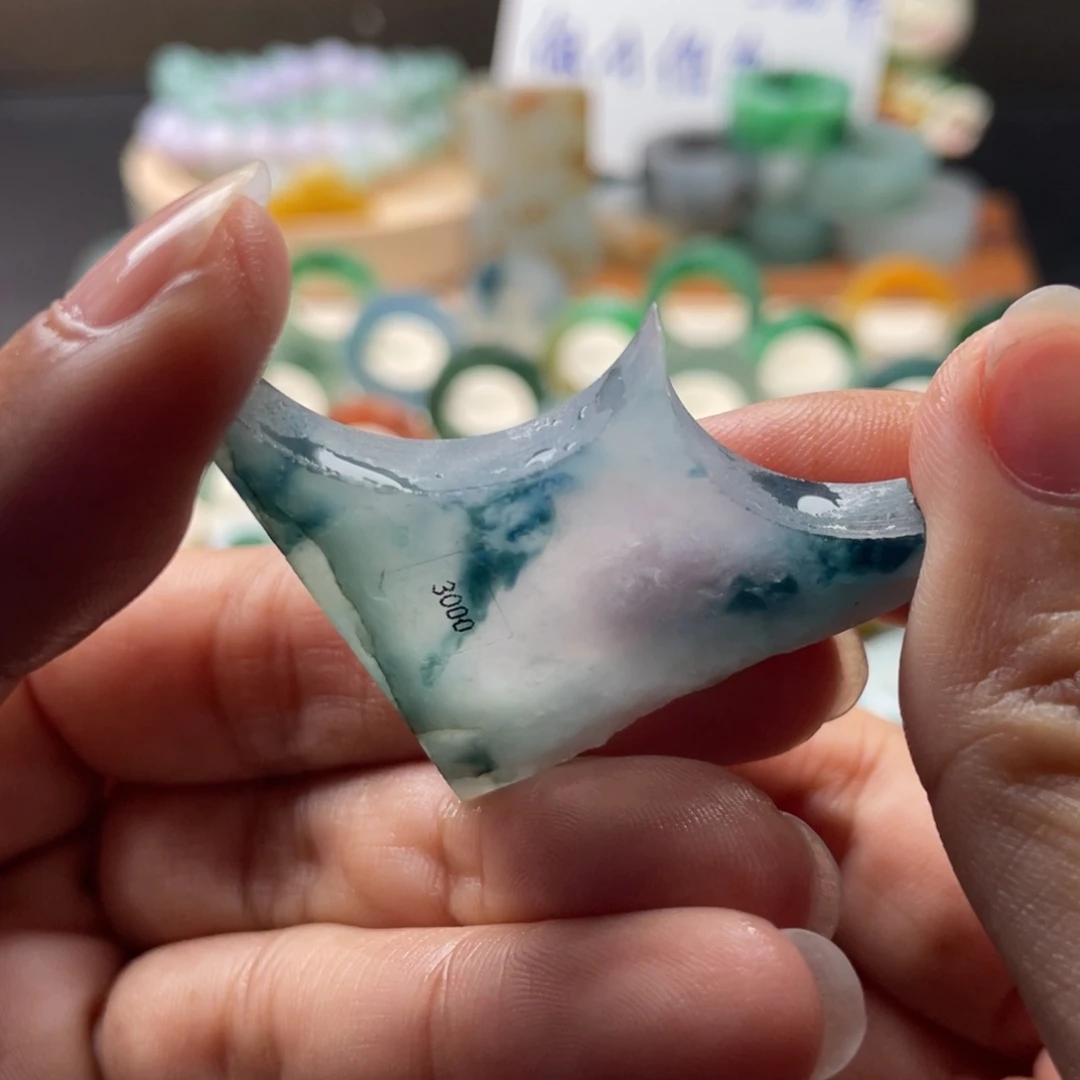 定制翡翠未镶嵌高冰蓝花边角