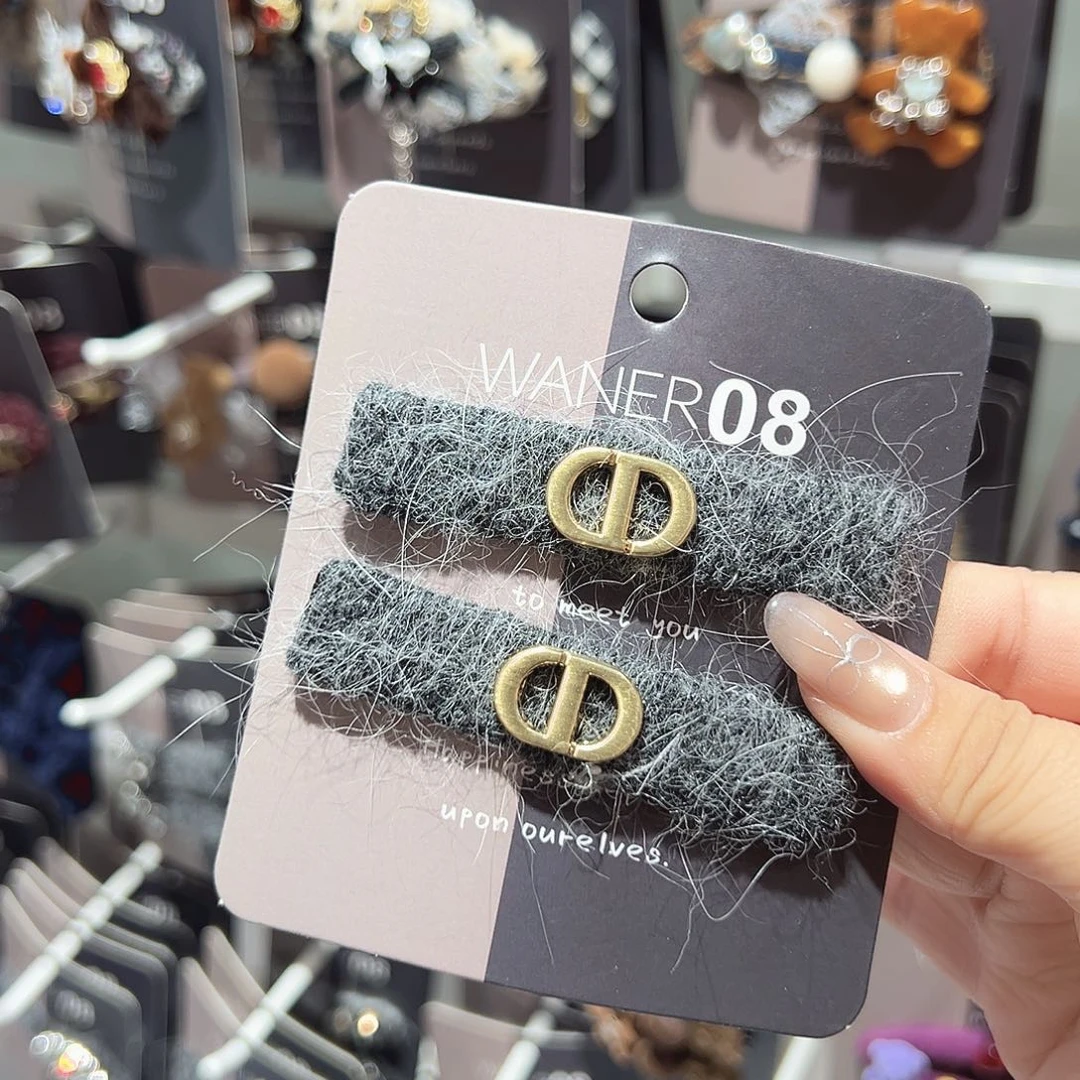 非金属深灰猪鼻子掰掰