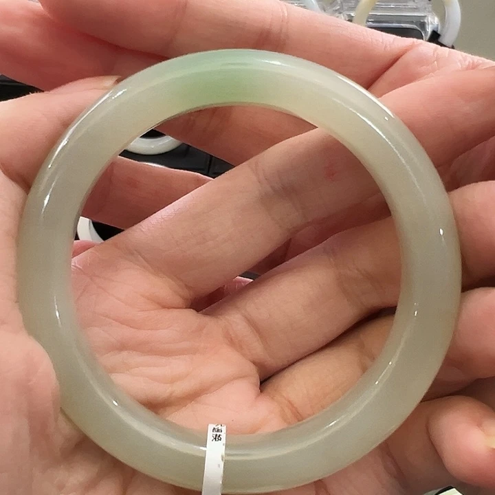 谦***哒和田玉未镶嵌手镯