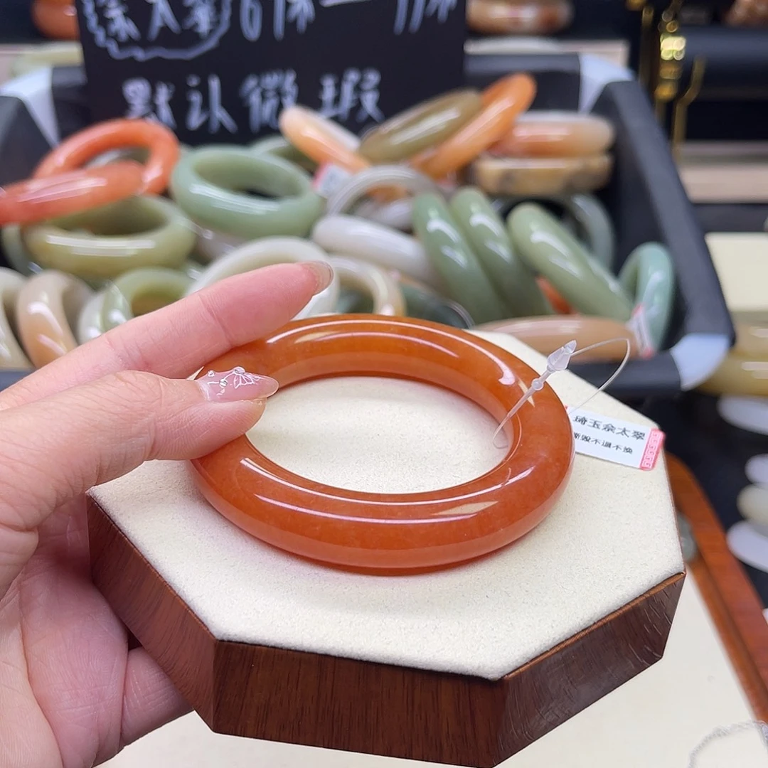 静***然石英岩玉未镶嵌手镯