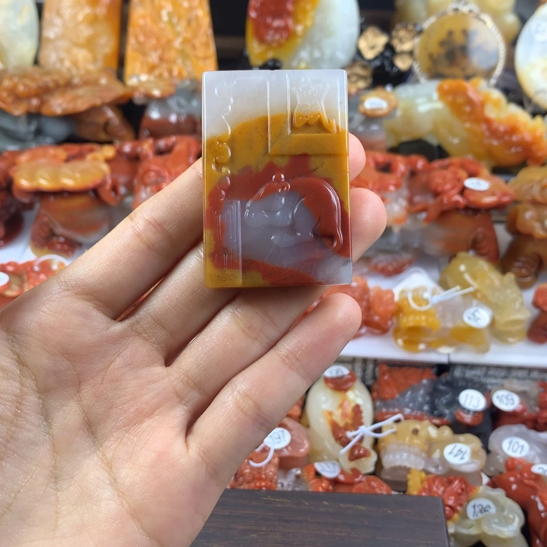 石英质玉（黄龙玉）未镶嵌挂件