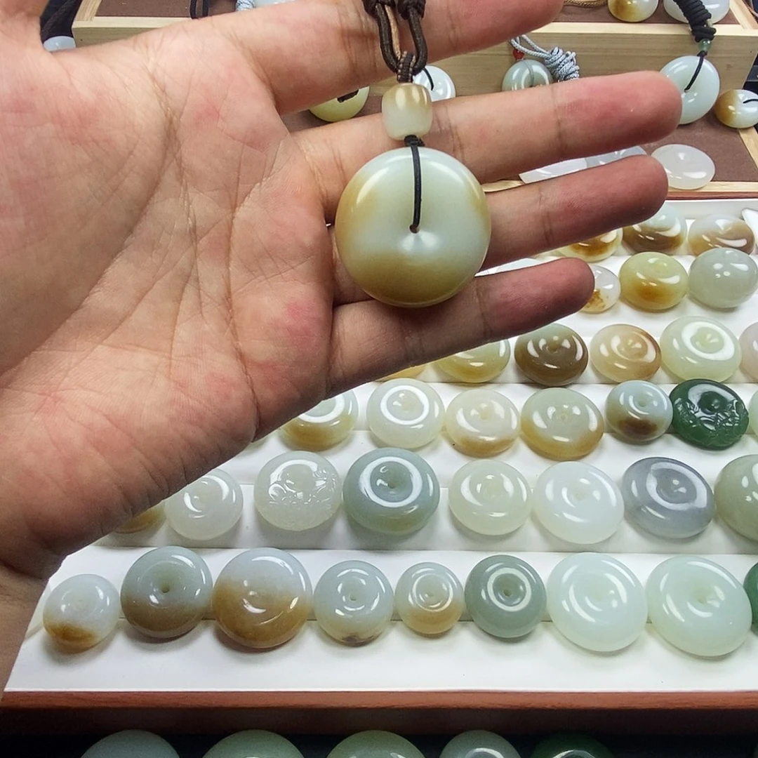 和田玉未镶嵌颈饰子*