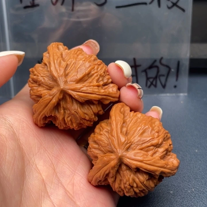 克***天文玩核桃吊坠白狮子