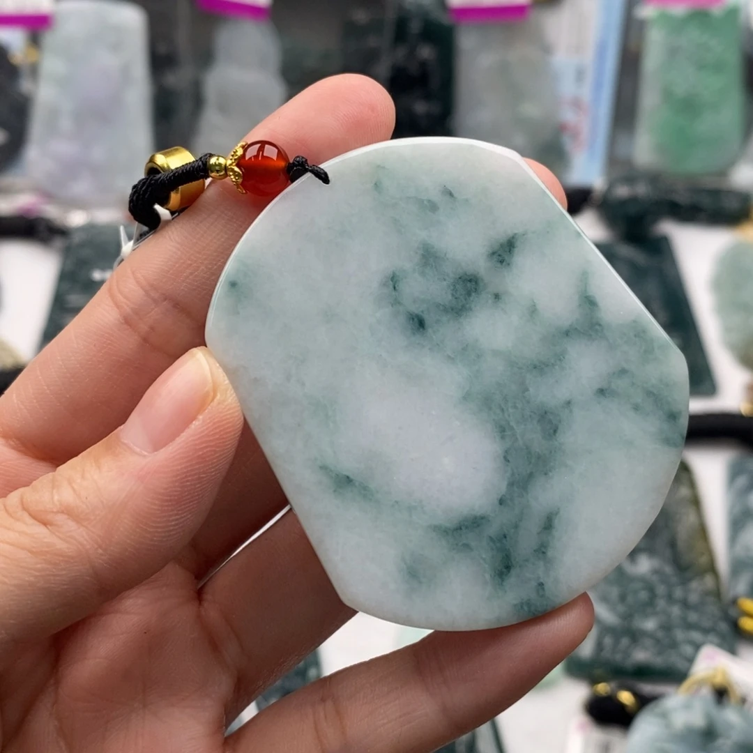 翡翠未镶嵌颈饰一