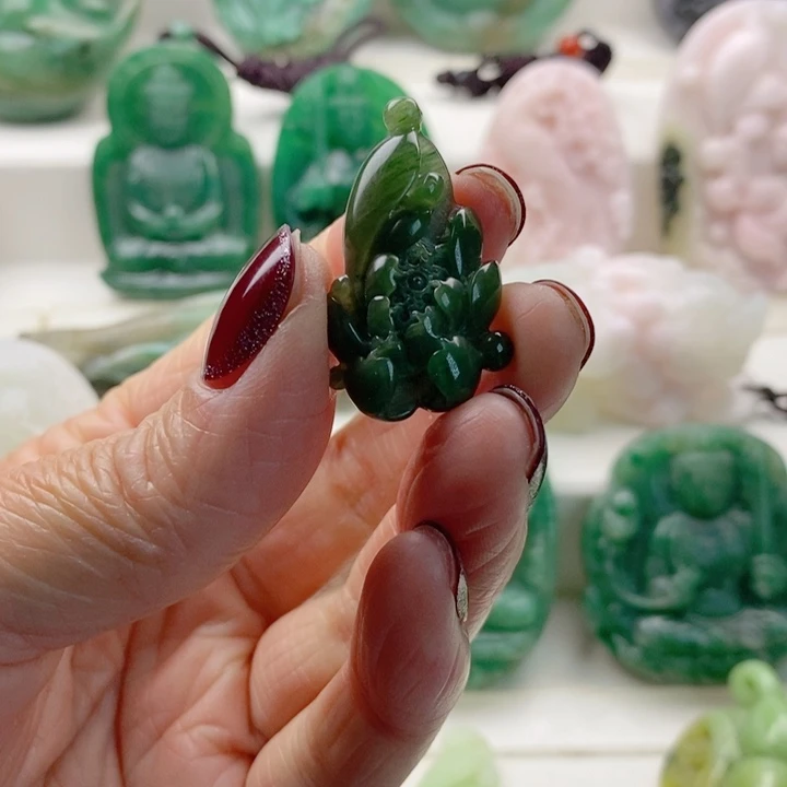 独山玉未镶嵌颈饰