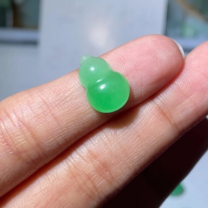 叮***猫翡翠未镶嵌颈饰吊坠