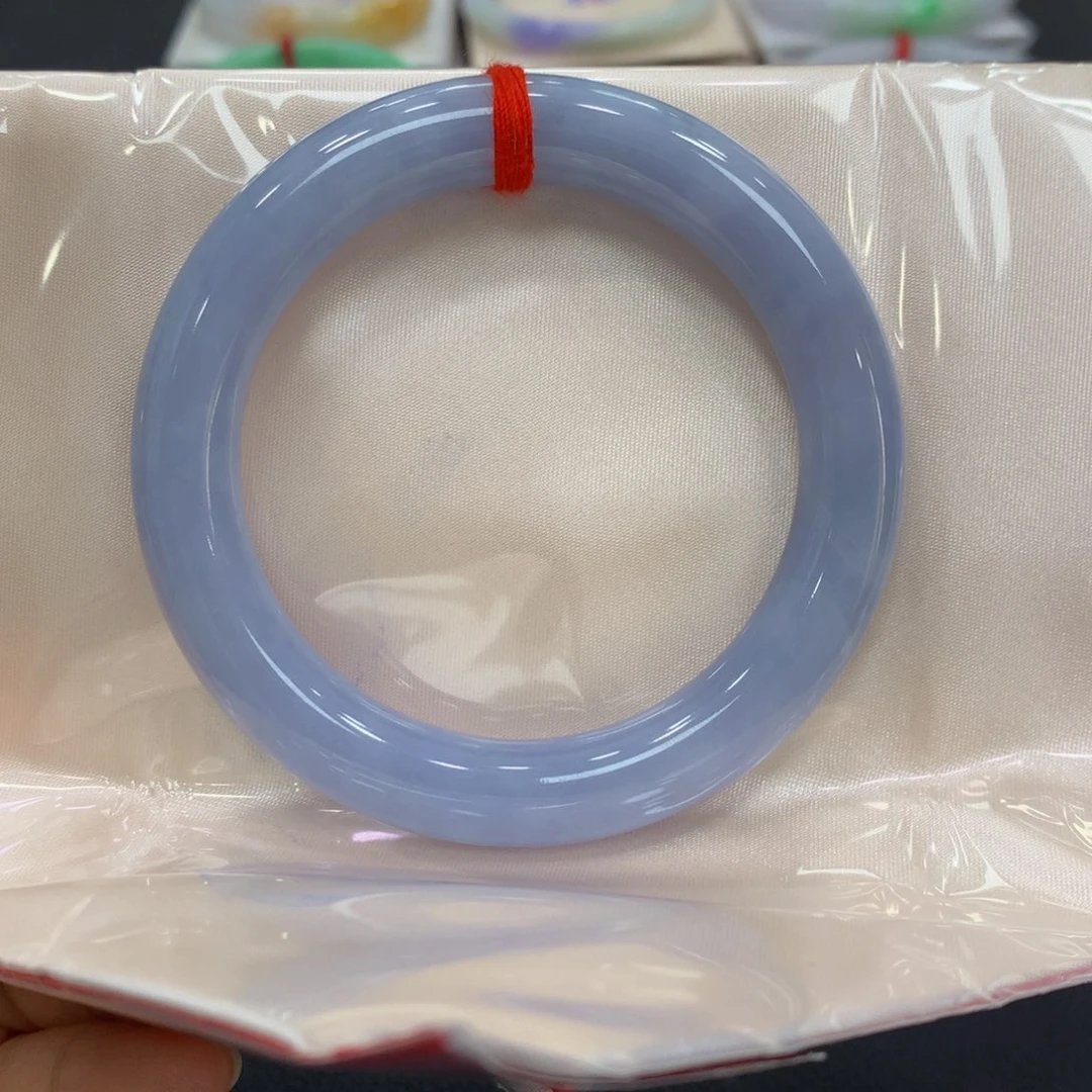 翡翠手镯未镶嵌翡翠