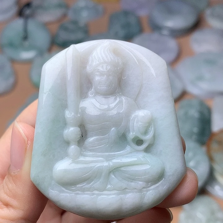 翡翠未镶嵌颈饰不动明王