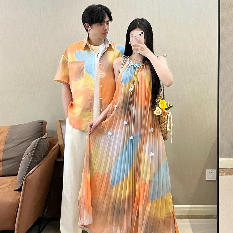 度假风情侣装一裙一衣2025新款夏季法式扎染百褶吊带裙宽松显瘦潮