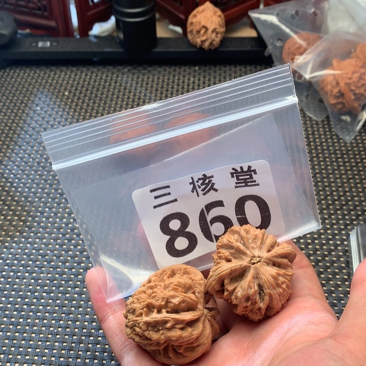 吊坠文玩核桃暴雪