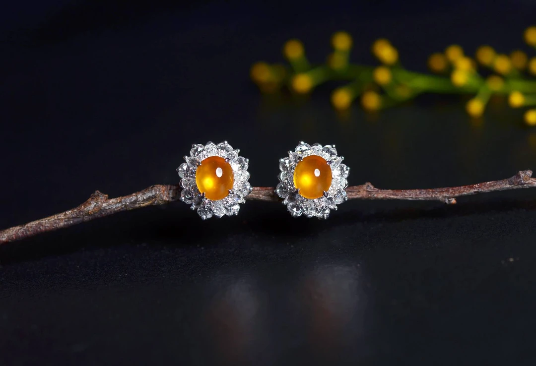 玻璃荧光芬达黄蛋面耳钉落实5.8×5×2.4整体10.4×9.9