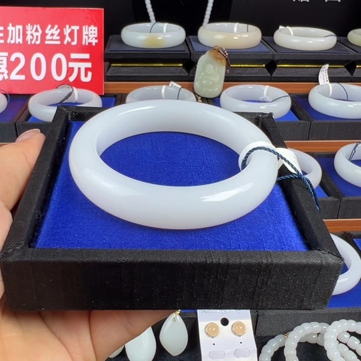 未镶嵌手镯和田玉