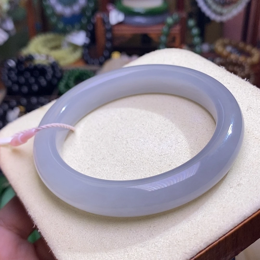 和田玉未镶嵌颈饰57.2 浓烟紫脂膏级手镯天花板