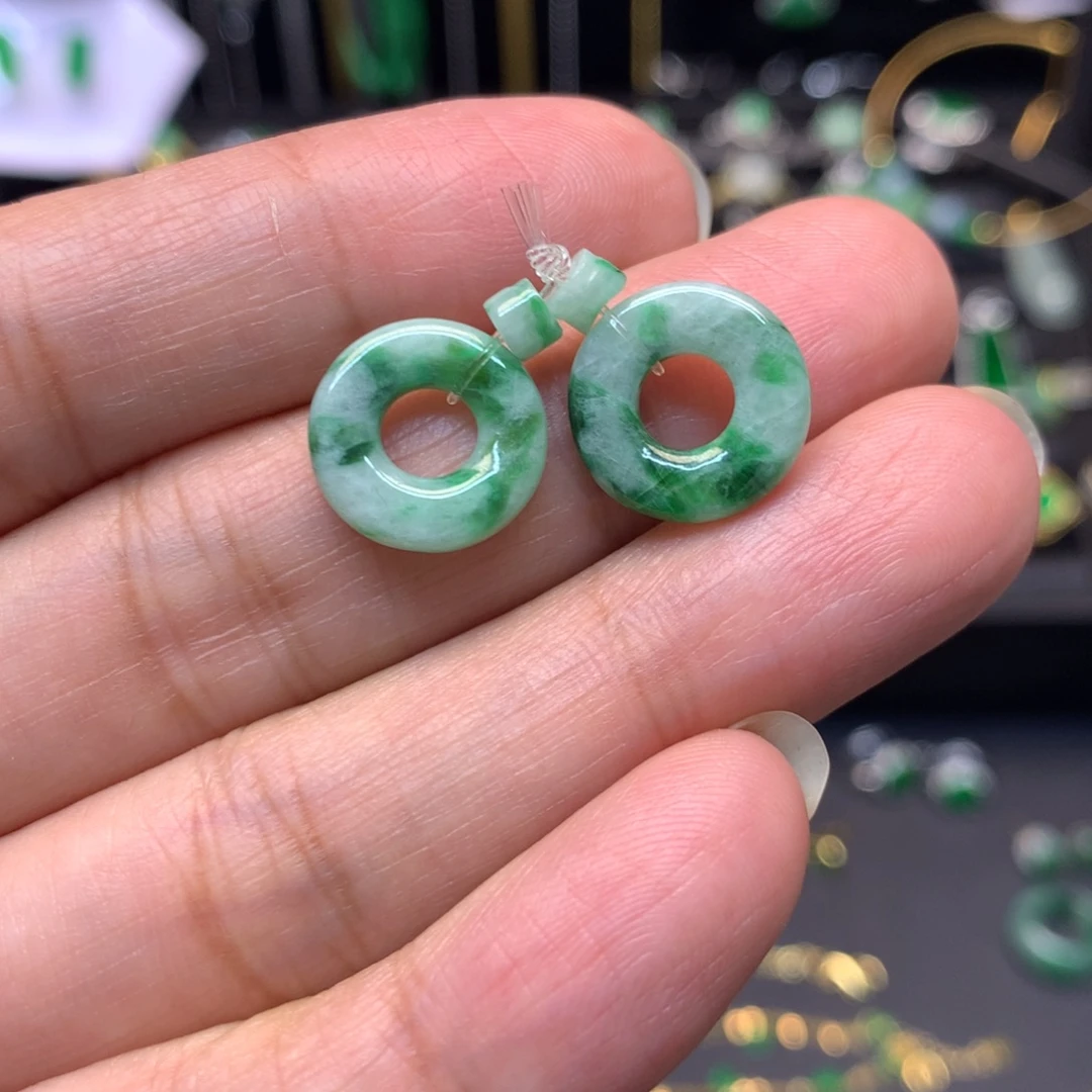 翡翠未镶嵌颈饰一对有纹