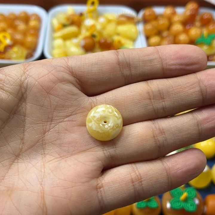 琥珀未镶嵌裸石卡15加小扣子