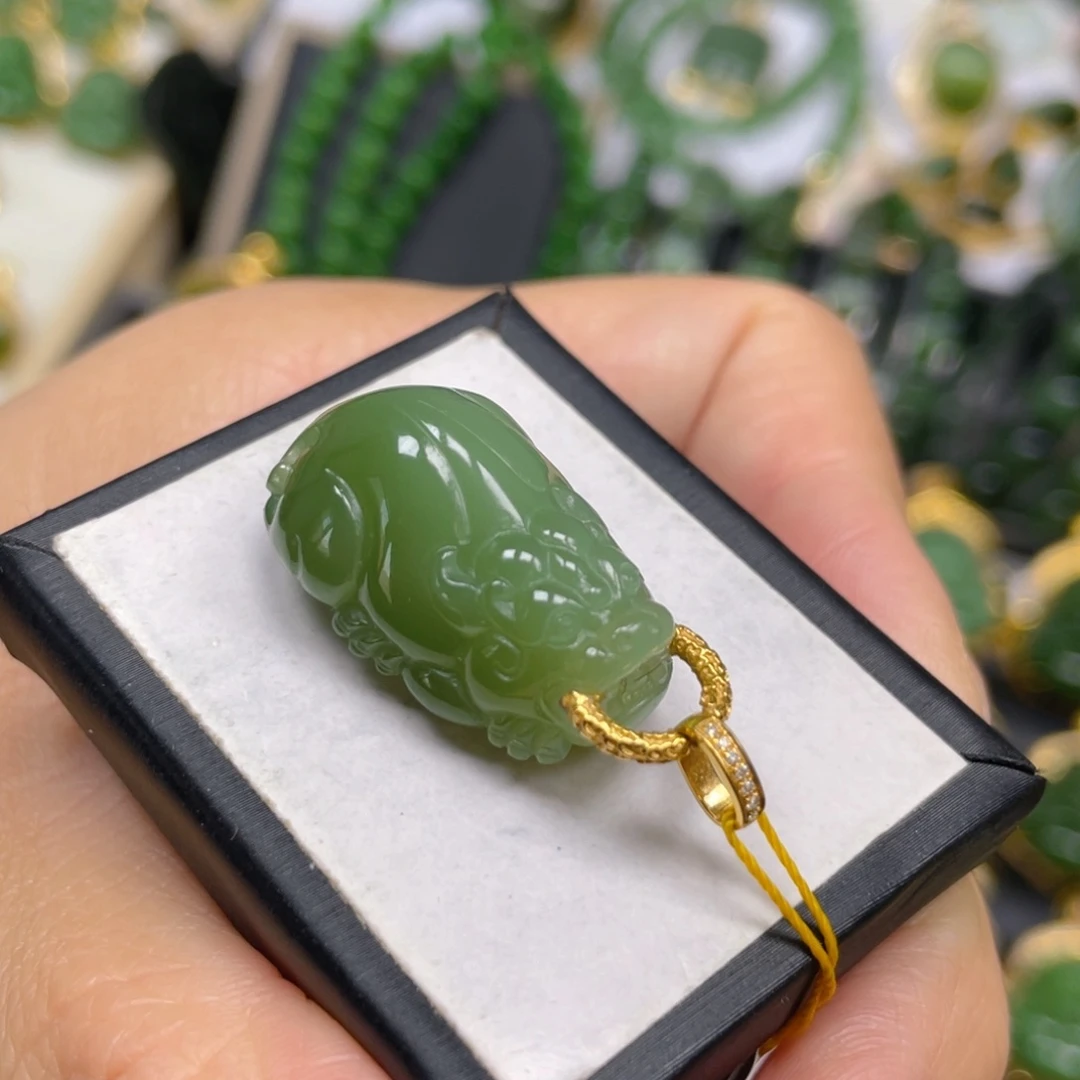 和田玉（碧玉）吊坠(不含链)18K金镶嵌